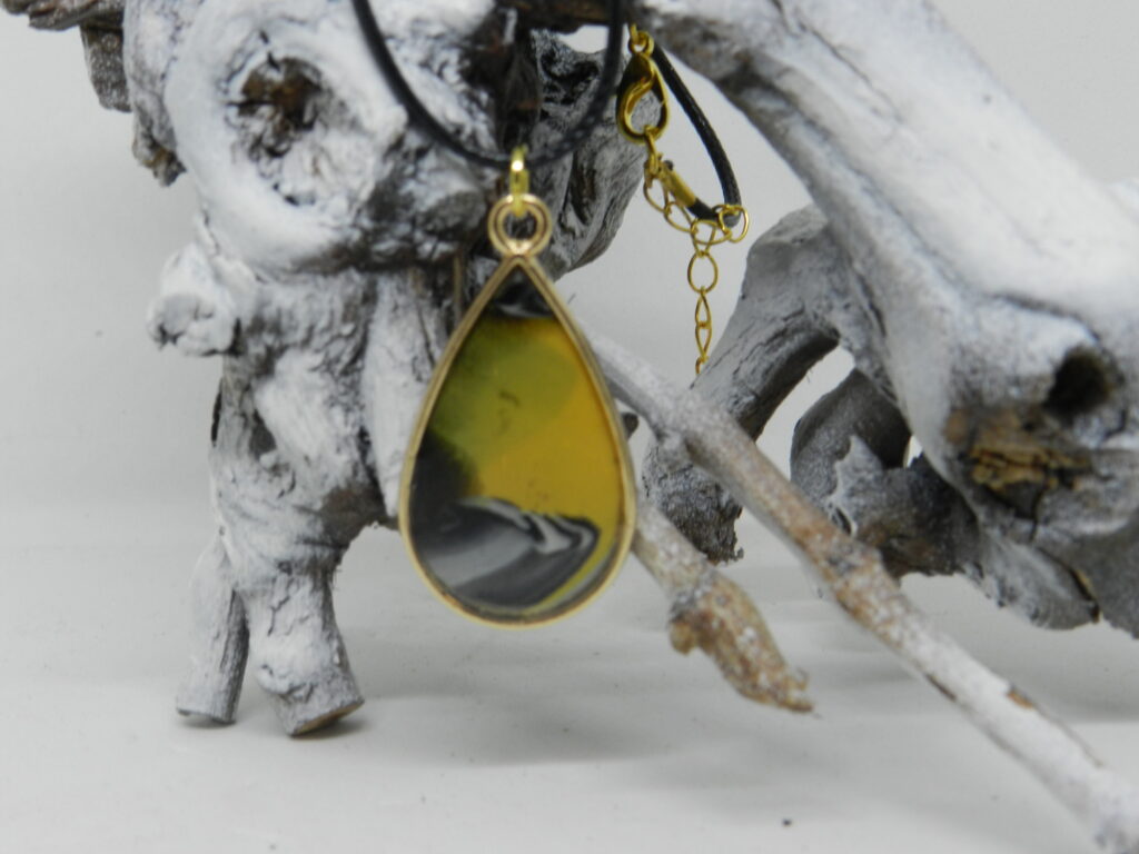 PENDENTIF ARGILE POLYMERE ET RESINE