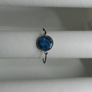 Bracelet "Fimo & Résine" Argenté turquoise paillette argentée REF/BRAFIM46 Joli bracelet forme ronde de couleur bleue turquoise,dégradé de blanc et incrusté de feuille d’argent